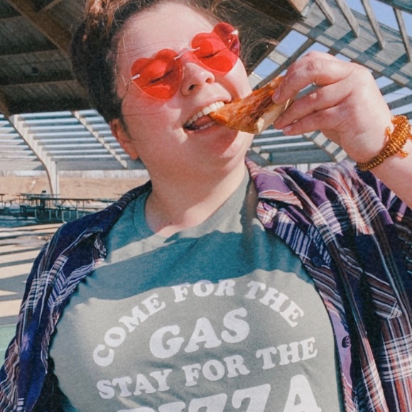 Meet your Posher, Nicole - Picture 3 of 7